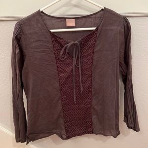 Super cute and sweet tie in the front shirt!